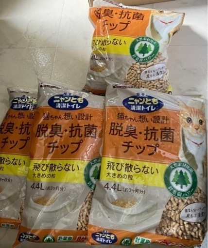 ニャンとも清潔トイレ脱臭・抗菌チップ　大きめの粒　4.4L 3袋＋2L