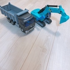 ダンプカーとショベルカー（商談中）
