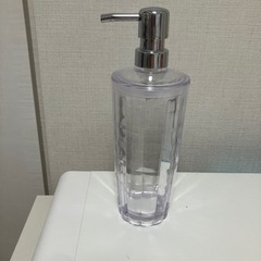 ニトリ　ポンプ式　詰め替えボトル