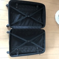 グレーのスーツケース　一般サイズの画像