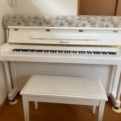白いピアノの画像