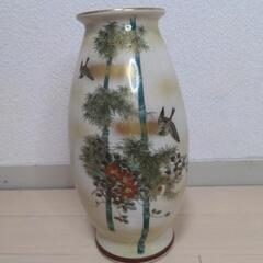 九谷焼の花瓶の画像