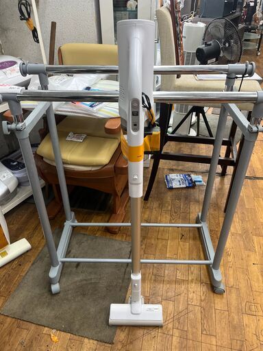 【リサイクルショップどりーむ鹿大前店】No.6317　Panasonic　コードレス掃除機　2020年製　超軽量　充電式　スーパーお買い得( *´艸｀)