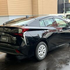 【自社ローン120回払い可能/頭金、保証人なしOK】 トヨタ　プリウス　1.8S E-Four 4WDの画像