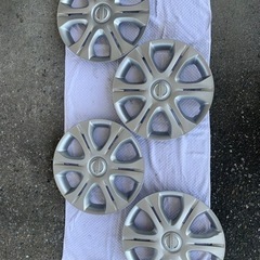 日産　ノート　ホイールカバー