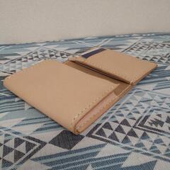 名刺入れ　ハンドメイド　カードケース　ヌメ革　手縫い　生成りの画像