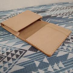 名刺入れ　ハンドメイド　カードケース　ヌメ革　手縫い　生成りの画像