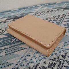 名刺入れ　ハンドメイド　カードケース　ヌメ革　手縫い　生成りの画像