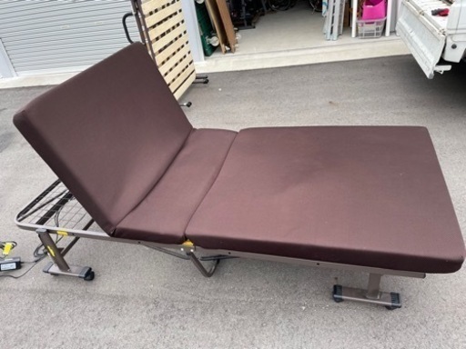 値下げしました。⭐︎美品　折りたたみ電動リクライニング　シングルベッド　ブラウン
