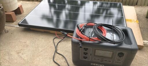 屋外で電気器具の利用、キャンプ用電源、家庭での省エネに便利なソーラーパネル、ポータブル電源、　接続コード 一式