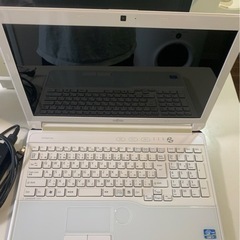 LIFEBOOK AH56/G（型番FMVA56GW）の画像