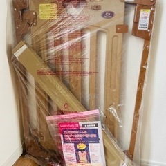 明日6/20処分します【美品】ベビーゲート 日本育児 スマートゲイト2プラス 階段上設置OKの画像