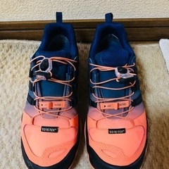 アディダススニーカー