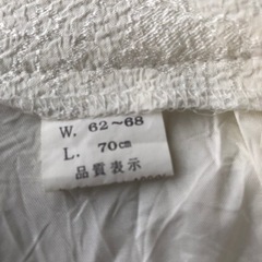 白　スカートの画像