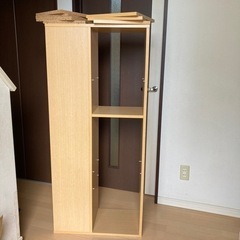 四方から収納出来る便利な本棚です。の画像