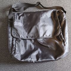 ☆メンズショルダーバッグ☆黒☆ビジネス・カジュアル両用☆PCバッグ☆
