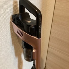 【美品】SHARP スティック掃除機(バッテリー充電器、バッテリー2つ付き)の画像