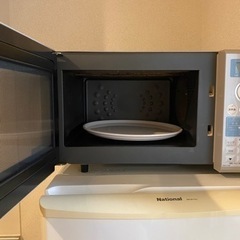 受渡し決まりました。冷蔵庫　電子レンジ　セットで無料で譲ります。の画像