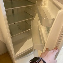 受渡し決まりました。冷蔵庫　電子レンジ　セットで無料で譲ります。の画像