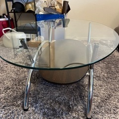 ガラステーブルの画像