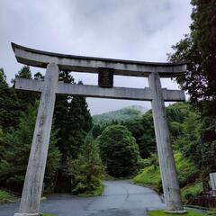山歩き、史跡を見ながら