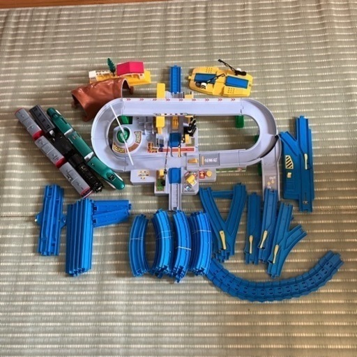 [売切れ]プラレール カンカン踏切・レール・車両・トレインケースセット