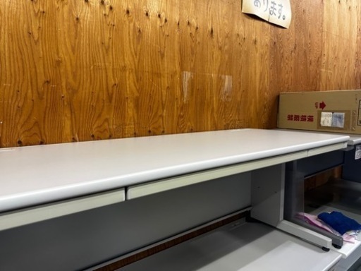 平机　コクヨ幅1800 奥行き700 高さ700mm