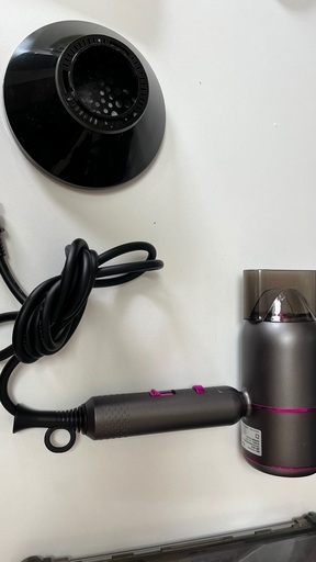 ヘアドライヤー ほぼ新品ですが、使用しないためどうぞ。