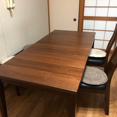 伸縮ダイニングテーブル譲ります。