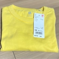 ユニクロ　Tシャツ130 の画像