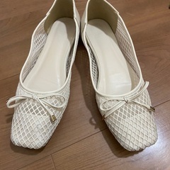 『最終値下げ』レディース　白パンプス（24.5）
