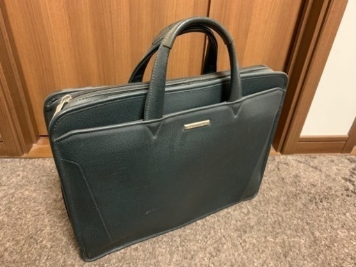 ピジネスバッグ　本革