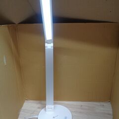 美品　卓上ライト　デスクライト LED 目に優しい 電気スタンド 省エネ 学習机 テーブルスタンド　タッチセンサー調光 USBポート付け ホワイト　折り畳み式　コンパクトの画像