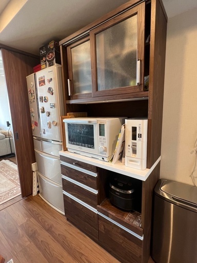 綺麗です！食器棚