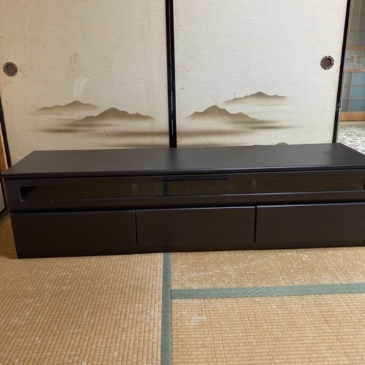 落ち着いたブラウンのテレビ台