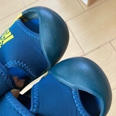 adidasキッズサンダル　13cmの画像