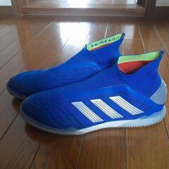 adidasスニーカー