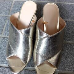 金色サンダルMサイズ