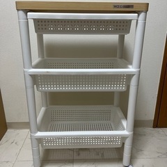 ニトリのキャスター付きワゴン　300円の画像