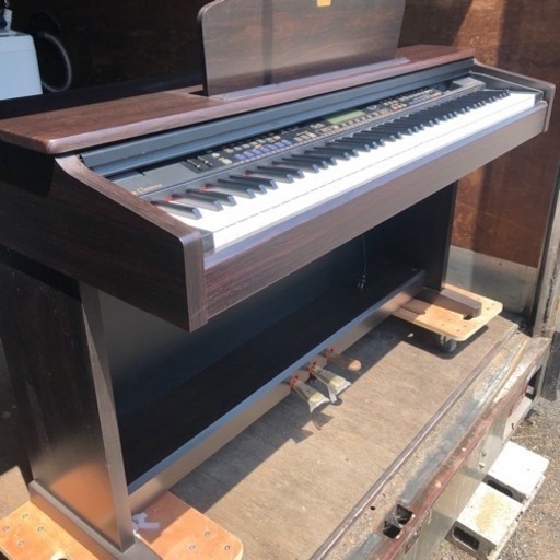 YAMAHA Clavinova 昇降機能椅子付き　倉庫移転の為に特別値下げ