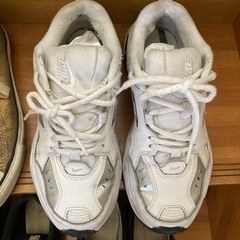 スニーカー4足　サイズ23.5センチの画像