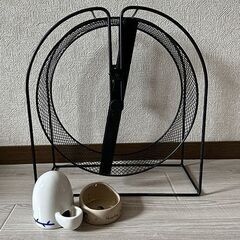 小動物の飼育セット。回し車、給水タンク 、食器（ハリネズミなど）