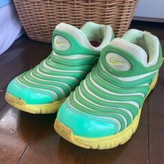 キッズ　ナイキスニーカー　緑　22ｃｍ