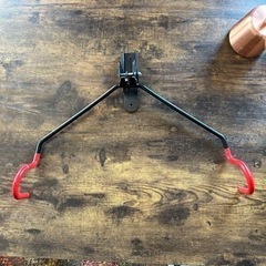 自転車を壁にかけるフック