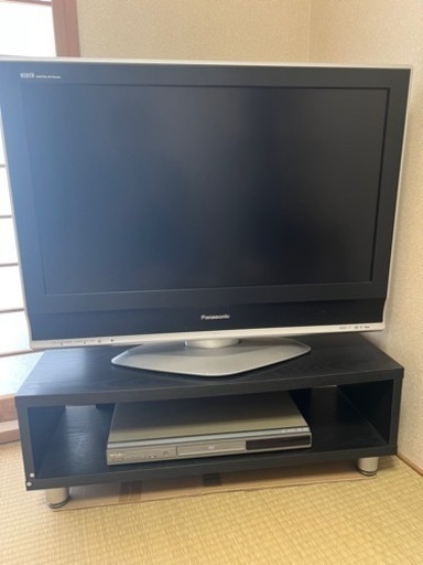 ３２型テレビ　テレビ台　DVDプレイヤー