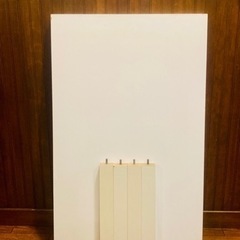 ニトリ白のローテーブルと天然木の椅子　2点でゼロ円の画像
