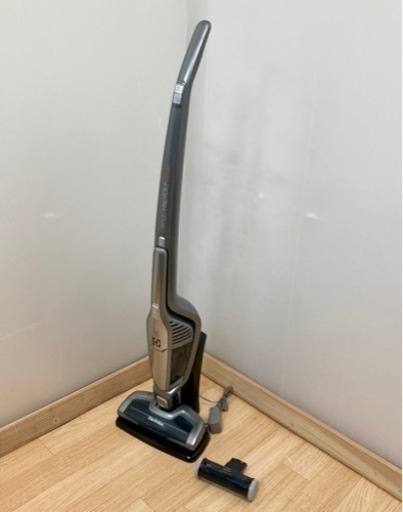 Electrolux コードレススティッククリーナー　ZB3113AKS