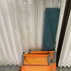 〈お取引済み〉折りたたみベンチと折りたたみ椅子２点の画像
