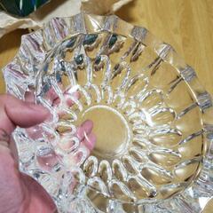 ガラスの灰皿の画像