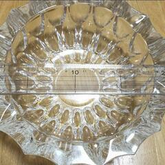 ガラスの灰皿の画像